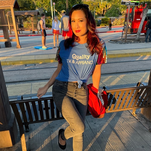 Fringe + Co upcycled rainbow sequin sleeve 80s VTG “Quality TV & Appliance” tee - Picture 3 of 5